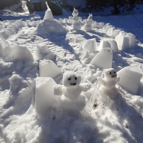 Nejoriginálnější sněhulák - hrad Sněhulákov - Stela Mezerová (2.A) Fotka 28