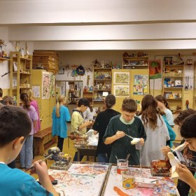 Prosincové dění  - 6.A - Tvoření v dřevěné dílně Fotka 58