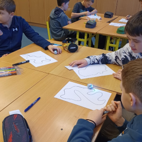 Prosincové dění  - 6. A - Prezentace závěrečné práce z oboru robotika Fotka 54