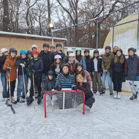 Prosincové dění  - 8.B - Bruslení Fotka 30