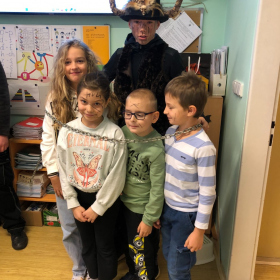 Prosincové dění  - Mikuláš ve škole  Fotka 43