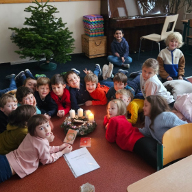 Prosincové dění  - |
    1.A - Advent Fotka 37