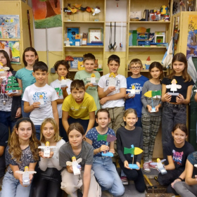 Prosincové dění  - 6.A - Tvoření v dřevěné dílně Fotka 57