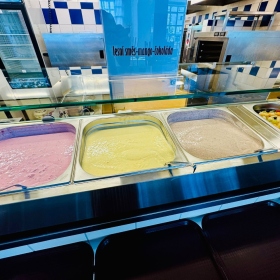 Salátový bar ve školní jídelně Fotka 6