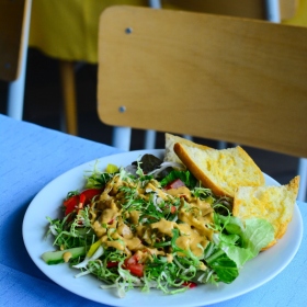 Salátový bar ve školní jídelně Fotka 3