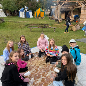 Tematický den I - 4.A Mlat, mletí obilí a pečení chleba Fotka 23