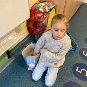 Tematický den III - 2.A zkoušela své smysly Fotka 40